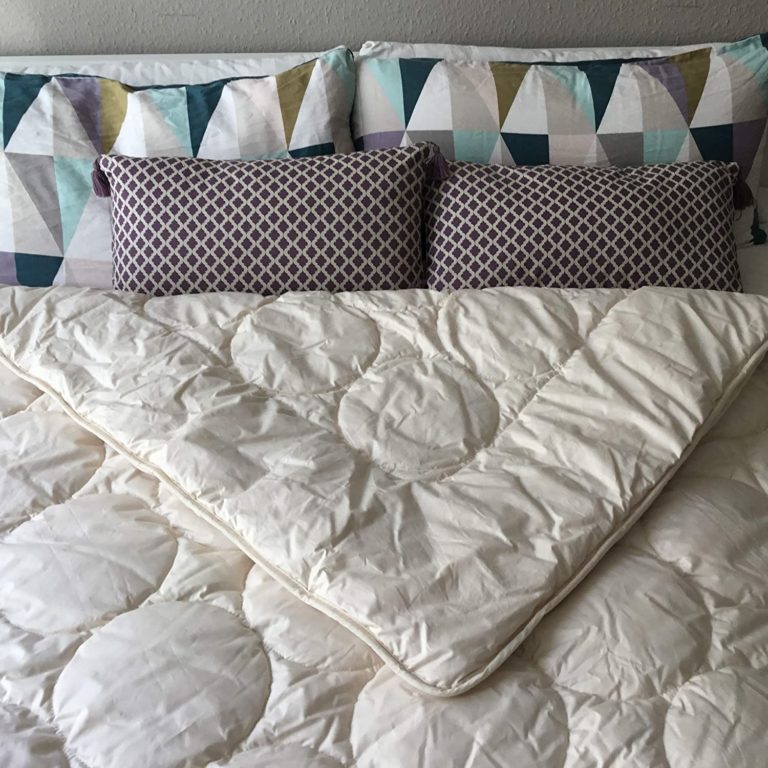 Koma schlafgut, nachhaltige Kissen udn Bettdecken für dein Schlafzimmer