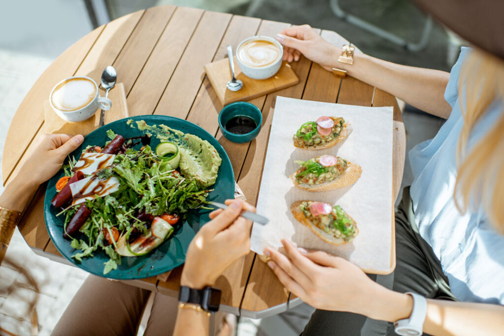 nachhaltiger Tourismus mit Bio Lebensmitteln und regionalen Essen