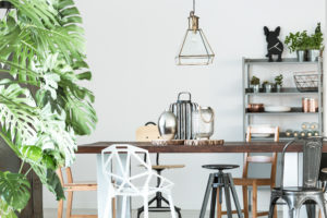 Ferienwohnung einrichten, nachhaltige Küche mit Esstisch